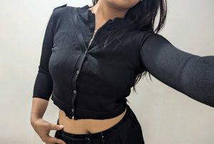 Black Cropped top