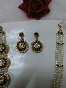 Elegant Pearl and Stone Jewellery Set