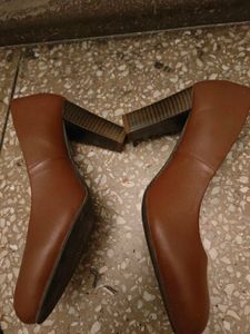 nwt Brown Heels