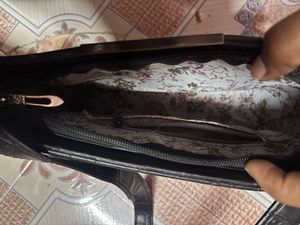 Chic Black Croc Embossed Shoulder Bag