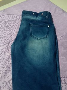 36 Size Medium Rise Jeans Without Any Flaws