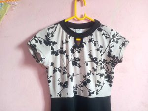 Chic Black &amp; White Floral Dress