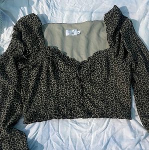 Chic Leopard Print Ruched Top