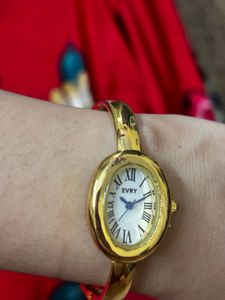 Elegant Gold Tone Oval Watch slightly damaged
