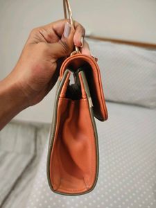 Chic Two-Tone Handbag with Gold Handle