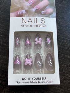 Almond Artificial nails