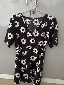 Daisy Print Wrap Top