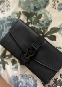 BAGGIT Black Buckle Wallet
