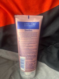 Vaseline Gluta-Hya Dewy Radiance Serum-in-lotion