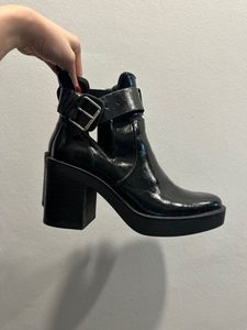 Chic Black Buckle Ankle Boots