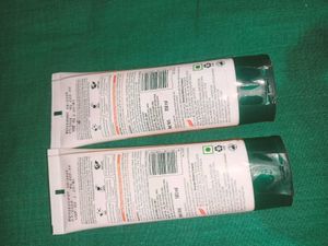 Himalaya Dark Spot Clearing Turmeric Face Wash