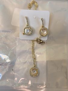 Elegant Crystal Pendant Necklace &amp; Earrings Set