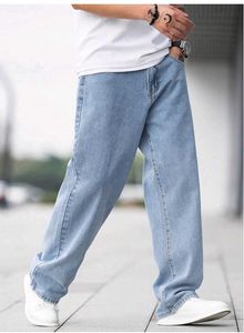 Men's Light Wash Relaxed Fit Jeans