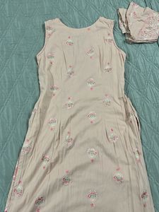 Elegant Floral Embroidered Kurta Set
