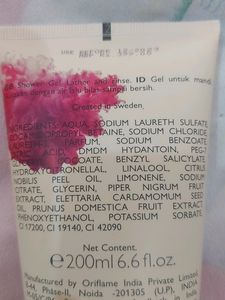 Oriflame  Loved Up Shower Gel (Plum&amp;Black Pepper) 200ml