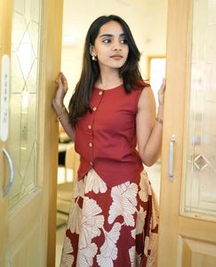 Trendy Red and Beige Skirt, Top Se