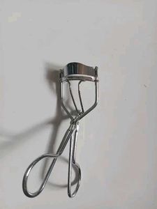 Eyelash Curler - Beauty Essential