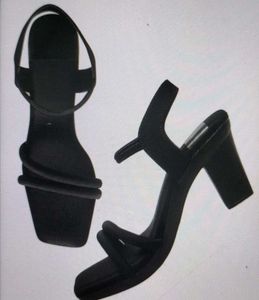 Black drift heeled block heel