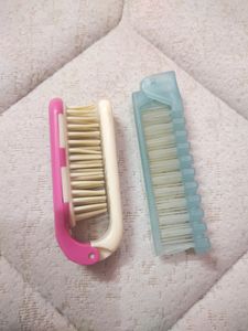 2 Foldable Combs