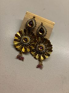 Exquisite Gold-Tone Flower Earrings