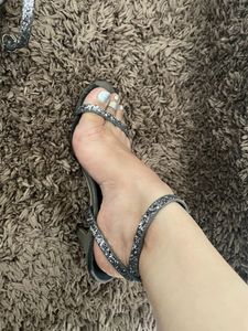 Used Curiozz Grey Heels
