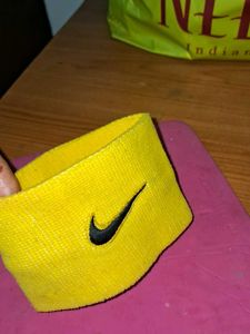 Nike Yellow Wristband 💛🖤