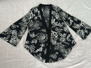 Chic Black & White Floral Kimono Jacket