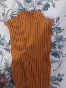 Ribbed Mock Neck Sleeveless Top