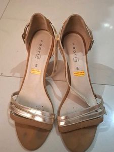 Footin Tan & Gold Heels - Size 5