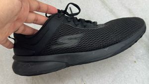 Black Skechers Sneakers
