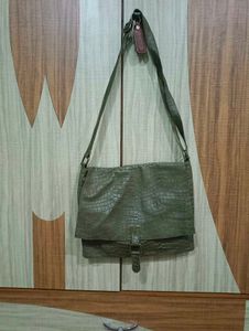Stylish Green Crocodile Embossed Shoulder Bag
