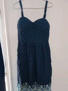 Blue Sweetheart neckline dress.