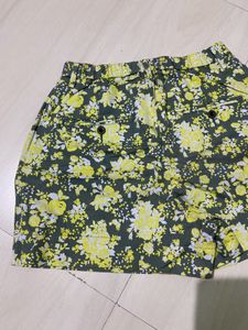 Uniqlo Floral Halfpant