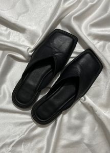Black Slip on