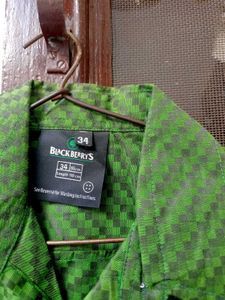 new Green Textured Button-Up Shirt