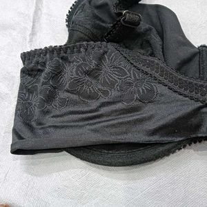 Elegant Black😍 Lace Trim Bra