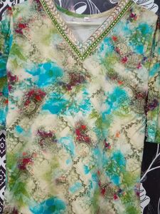 Embellished V- Neck Kurta