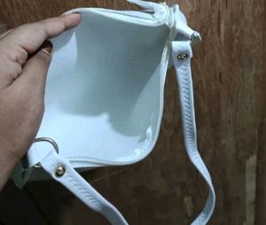 Chic White Croc Embossed Shoulder Bag