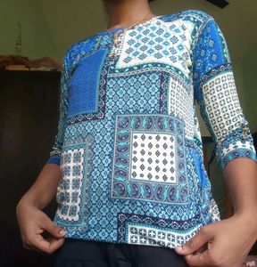 trendy cool top(price drop)