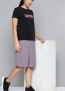 Levi's Women's Black T-Shirt with Pink Logo