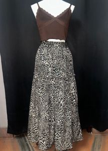 Chic Tiered Maxi Skirt with Leopard Print