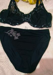 Lace Detail Bra With Beautiful Penty