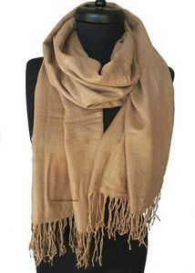 Cozy wool Scarf with Fringe