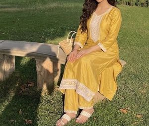 Sale ❗️❗️❗️Elegant Kurta Set with Embellish