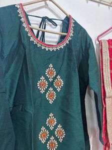Elegant Green Kurta Set with Red Dupatta