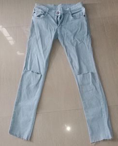 Knee Cut Jeans