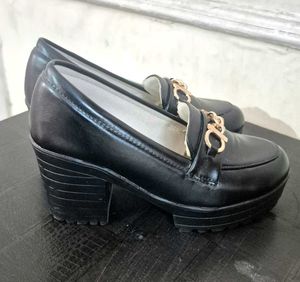 Chic Black Chunky Heel Loafers