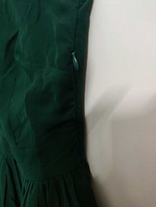 Elegant Emerald Green Criss-Cross Dress