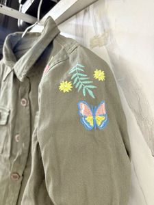 Denim cropped embroidered shirt