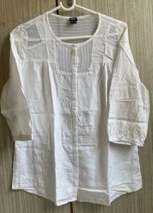 Elegant White Cotton Kurta with Intricate Detailin